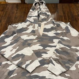 Aerie hoodie with front pocket, size M/M